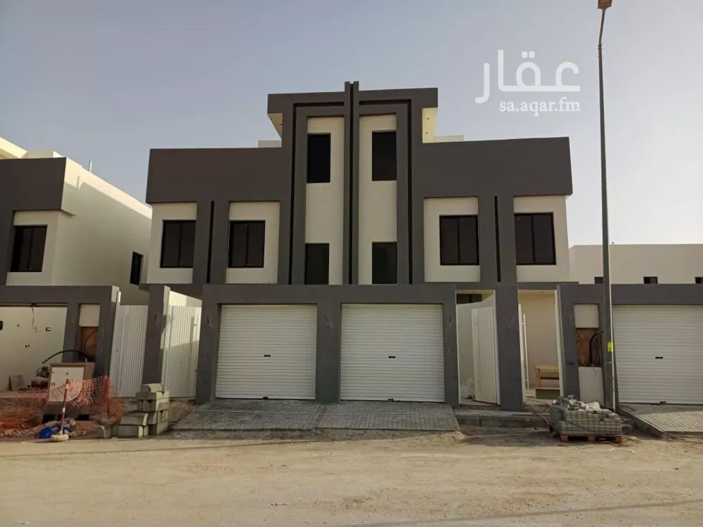 دور للبيع في شارع شاكر بن فضائل, حي عكاظ, مدينة الرياض, منطقة الرياض 1 صورة