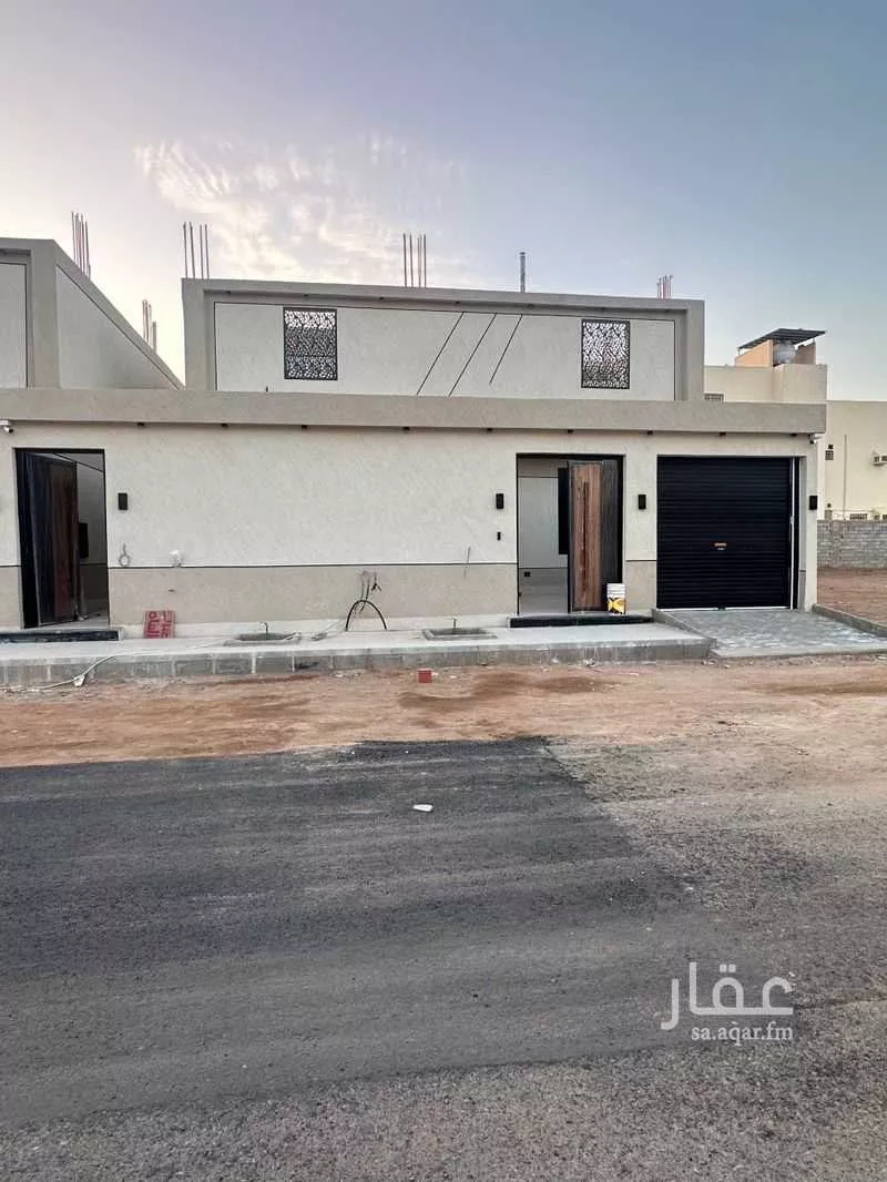 دور للبيع في شارع عبدالله ابن العباس الطيالسي, حي الدفاع, مدينة المدينة المنورة, منطقة المدينة المنورة 1 صورة