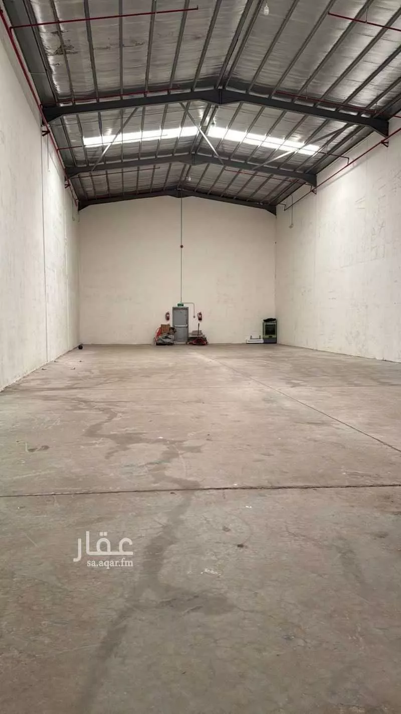 مستودع للإيجار في شارع المكحول, حي العزيزية, مدينة الرياض, منطقة الرياض 1 صورة