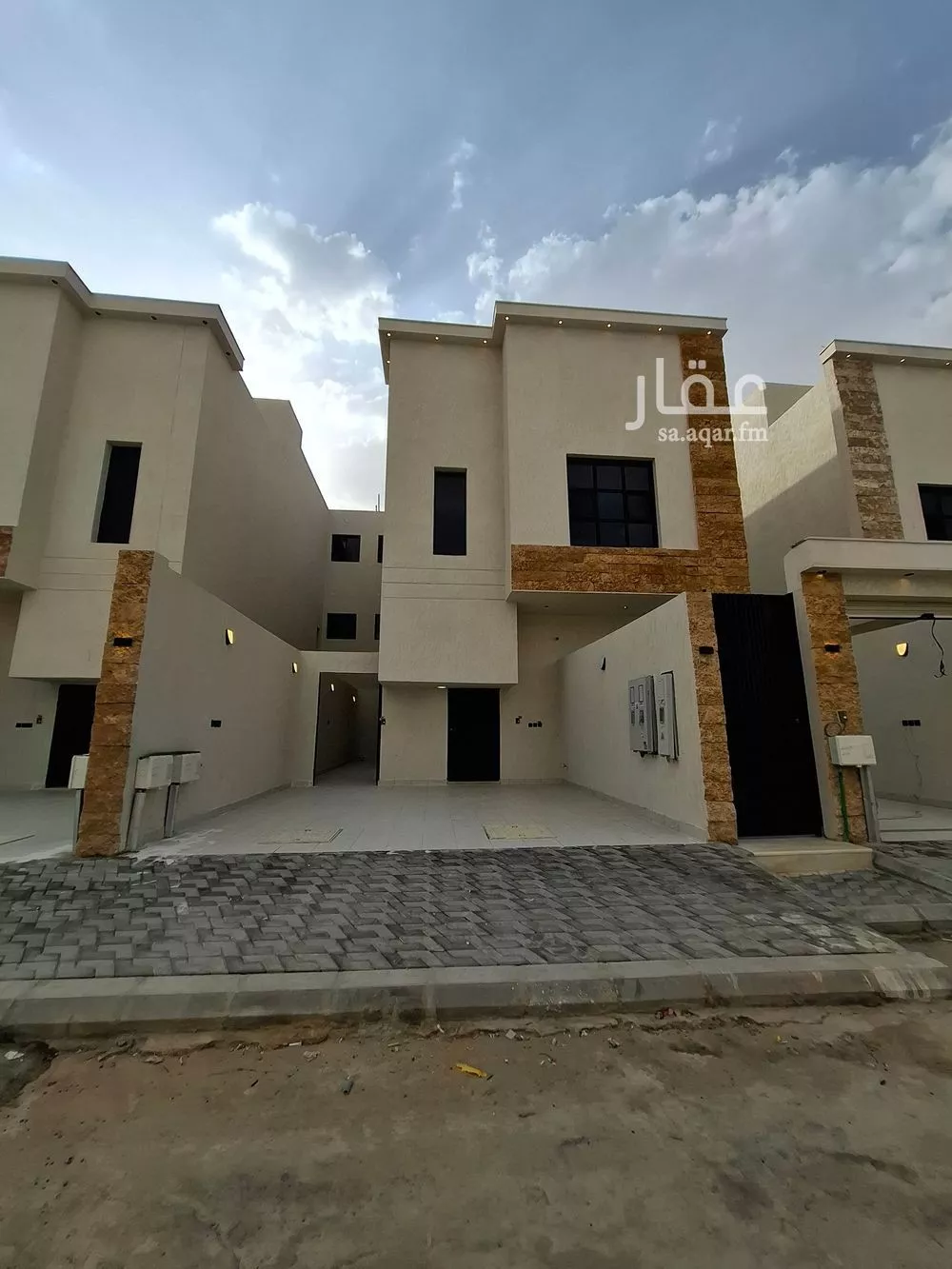 دور للبيع في شارع ديراب, حي عكاظ, مدينة الرياض, منطقة الرياض 1 صورة