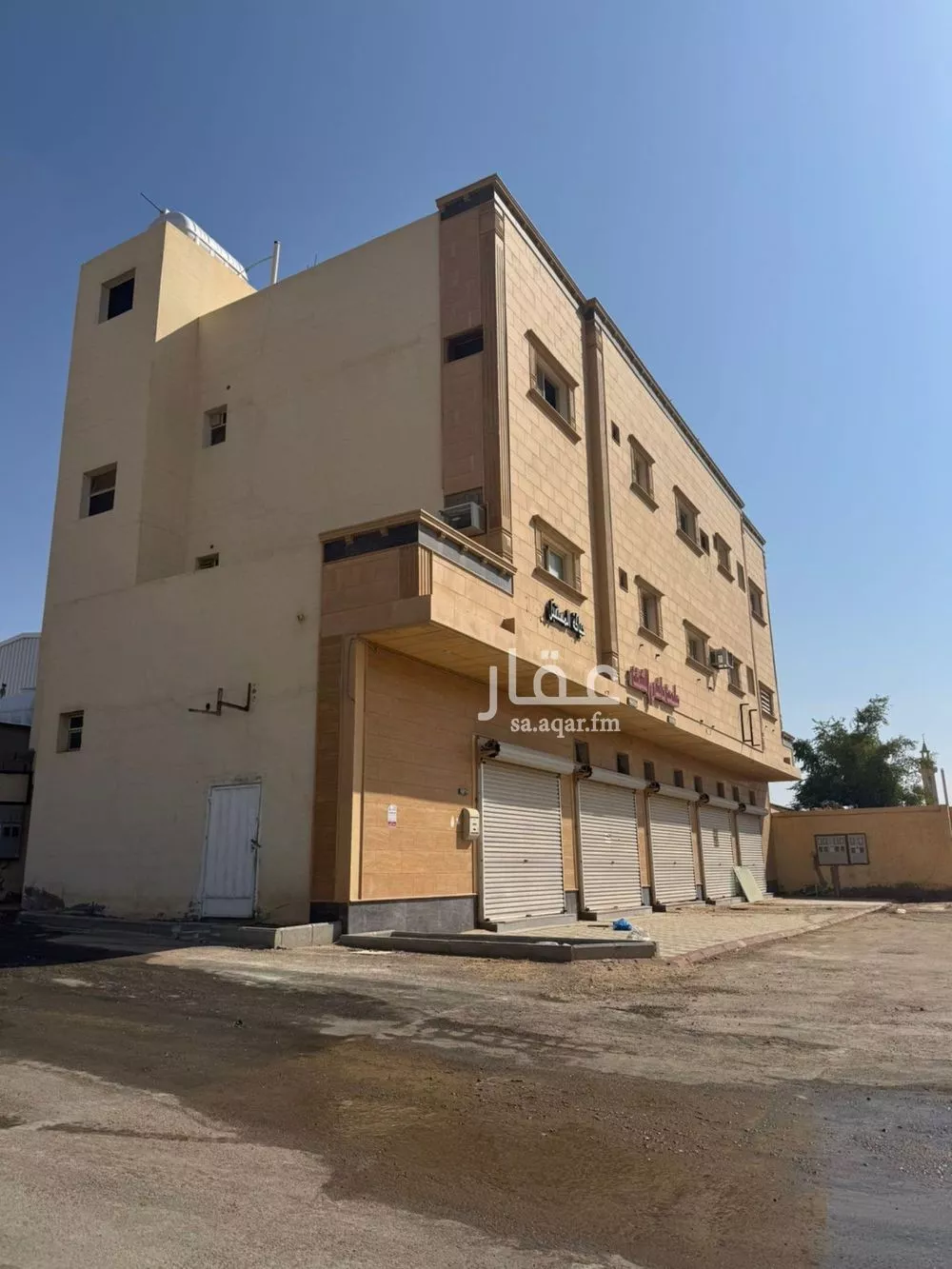 عمارة للإيجار في شارع العليا, حي المنصورة, مدينة بريدة, منطقة القصيم 1 صورة