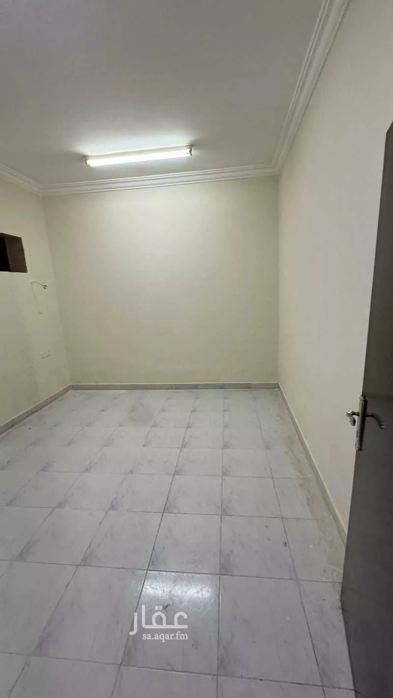 شقة للإيجار في شارع شارع الأمير سلطان بن عبدالعزيز, حي الخالدية, مدينة الدرعية, منطقة الرياض 1 صورة