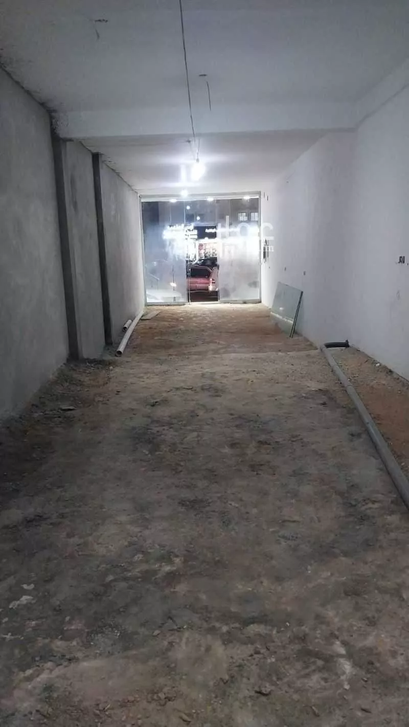 محل للإيجار في شارع عائشة بنت ابي بكر, حي ظهرة البديعة, مدينة الرياض, منطقة الرياض 1 صورة