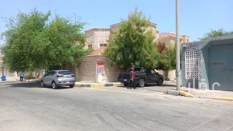 فيلا للبيع في مدينة الظهران, المنطقة الشرقية 1 صورة