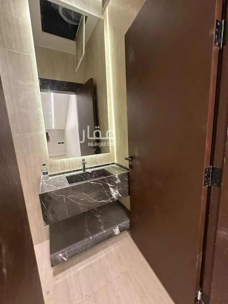 فيلا للبيع في شارع يوسف الشافعي, حي العارض, مدينة الرياض, منطقة الرياض 1 صورة