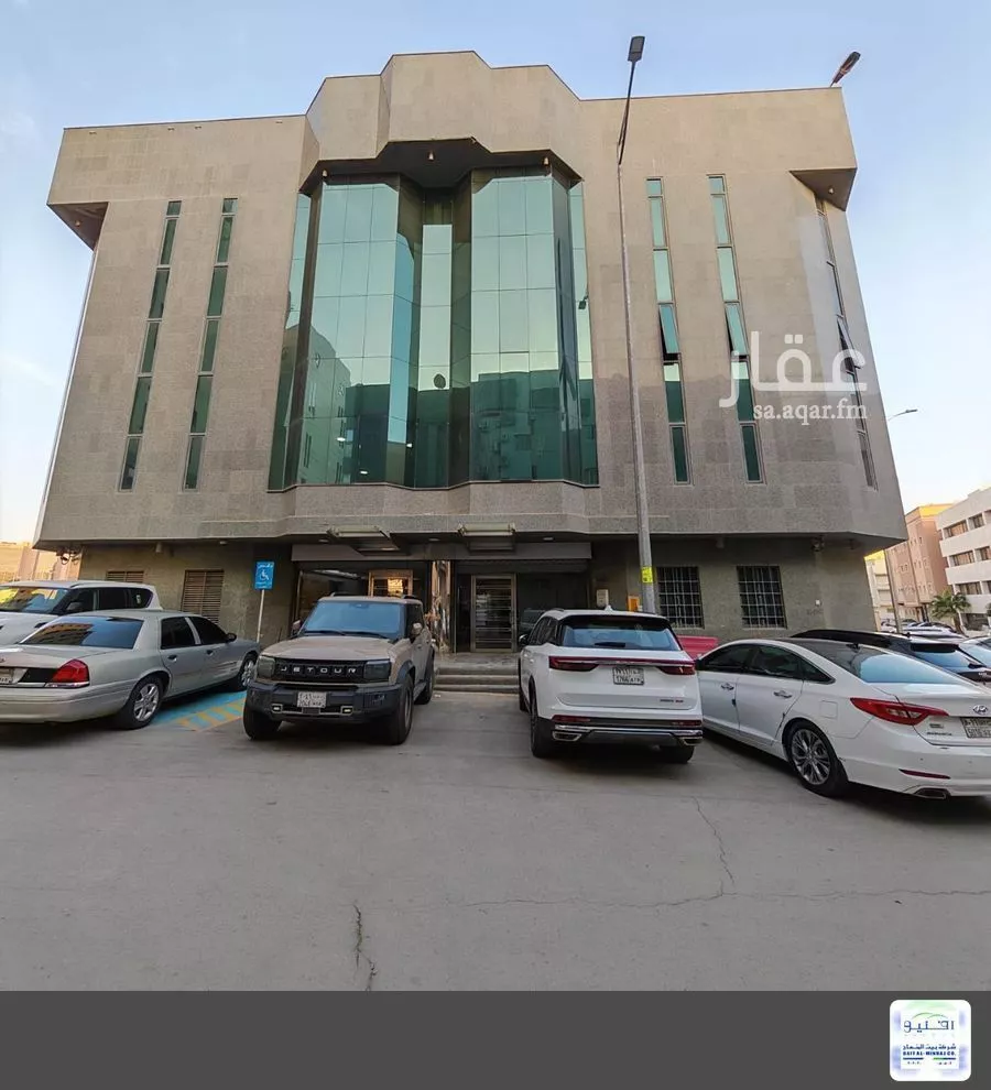 مكتب تجاري للإيجار في شارع نعيم بن حماد, حي الوزارات, مدينة الرياض, منطقة الرياض 1 صورة