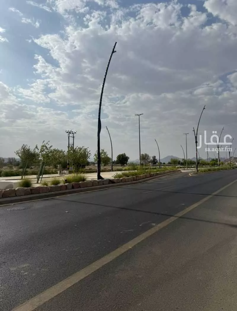 أرض للإيجار في شارع طريق عثمان بن عفان, حي الشهداء, مدينة المدينه المنوره, منطقة المدينة المنورة 1 صورة