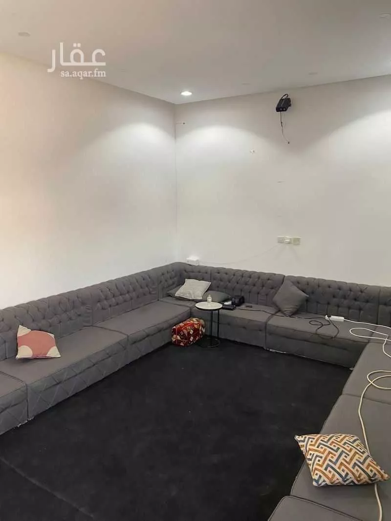 استراحة للبيع في شارع الشعب الاعلى ، حي عريض ، الرياض ، منطقة الرياض 1 صورة