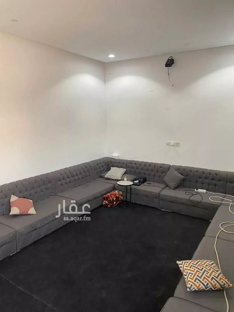 استراحة للبيع في شارع الشعب الاعلى ، حي عريض ، الرياض ، منطقة الرياض 1 صورة