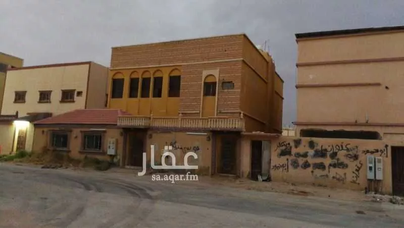 فيلا للبيع في شارع العزيزية 435, حي العزيزية, مدينة حفر الباطن, المنطقة الشرقية 1 صورة