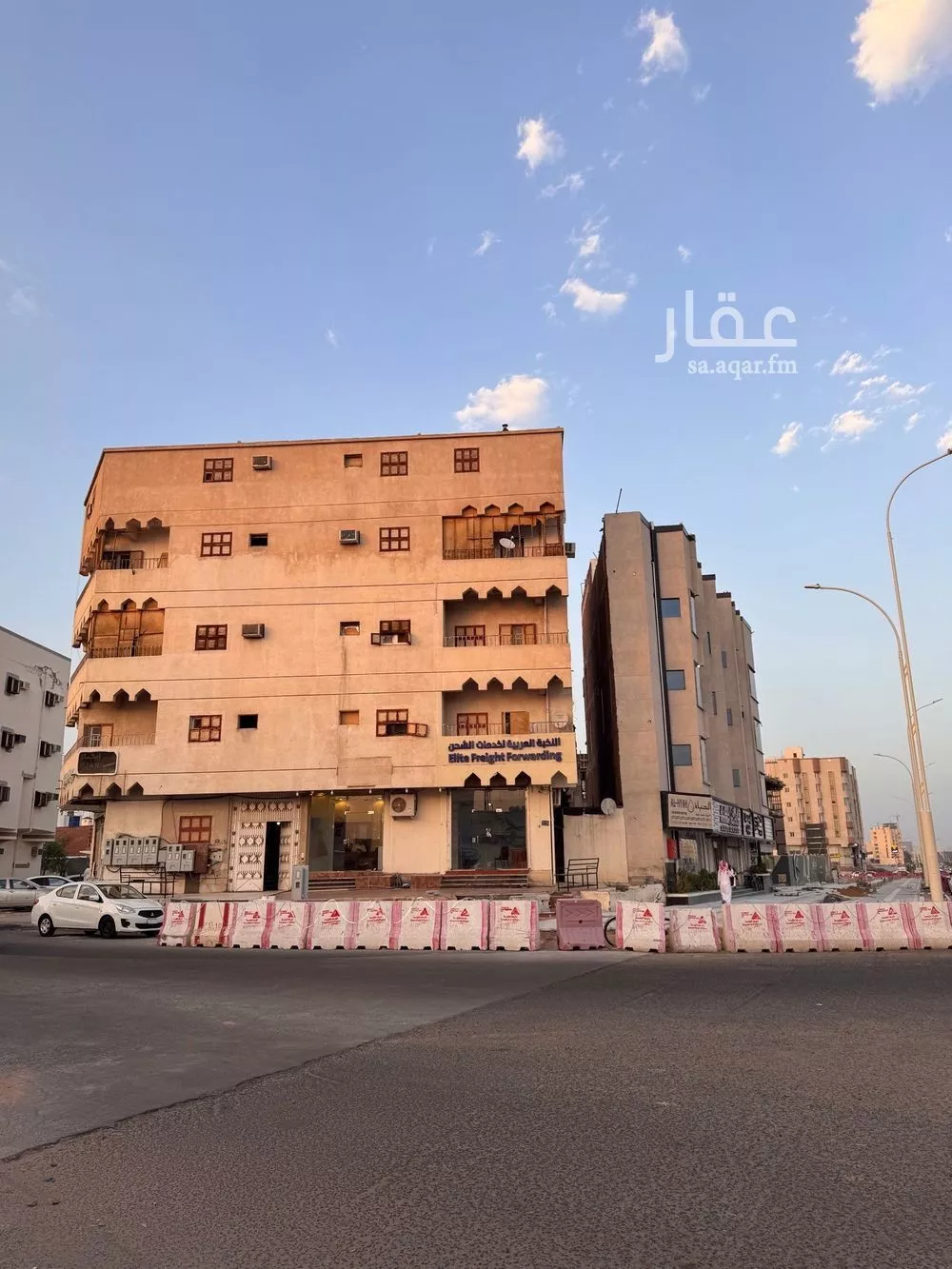 عمارة للبيع في شارع المنارات, حي العريض, مدينة المدينه المنوره, منطقة المدينة المنورة 1 صورة