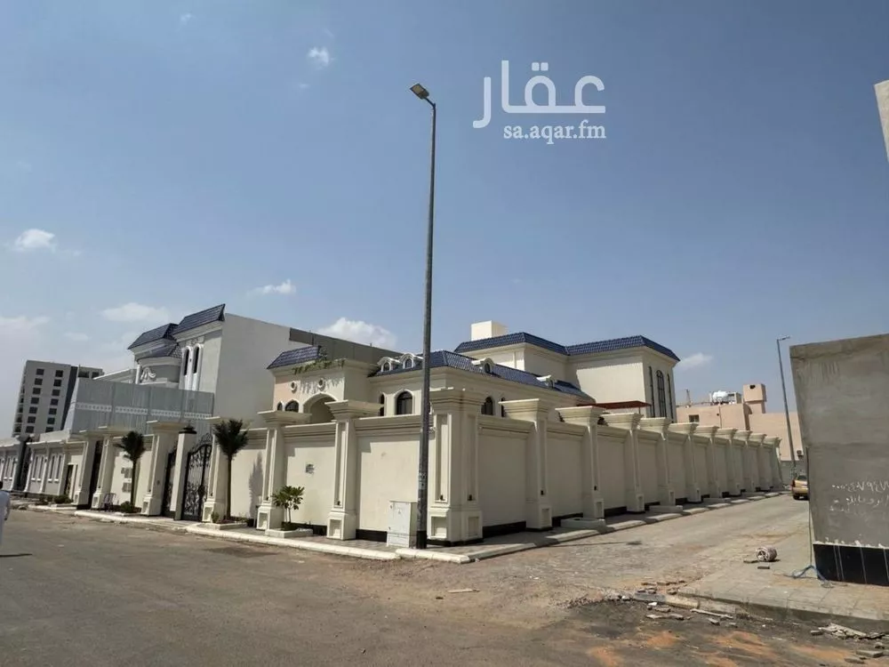 فيلا للبيع في شارع عبدالرحمن ابن دينار, حي الاناهي, مدينة المدينة المنورة, منطقة المدينة المنورة 1 صورة