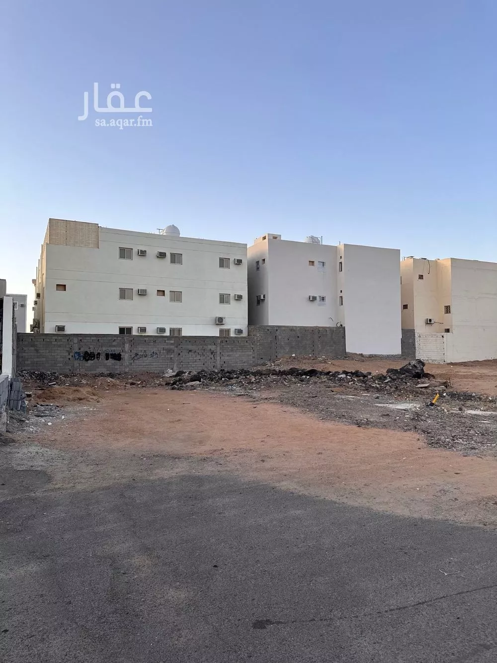 أرض للبيع في شارع رافع ابن خديج, حي العاقول, مدينة المدينه المنوره, منطقة المدينة المنورة 1 صورة
