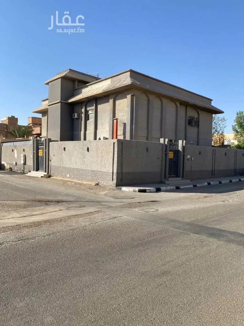 فيلا للبيع في شارع عمر ابن الخطاب, حي المطار, مدينة الرس, منطقة القصيم 1 صورة