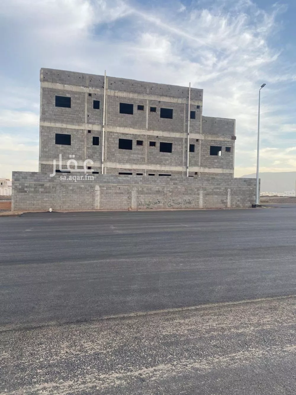 عمارة للبيع في شارع عبد الغافر بن محمد بن علي بن شيرويه, حي ورقان, مدينة المدينه المنوره, منطقة المدينة المنورة 1 صورة