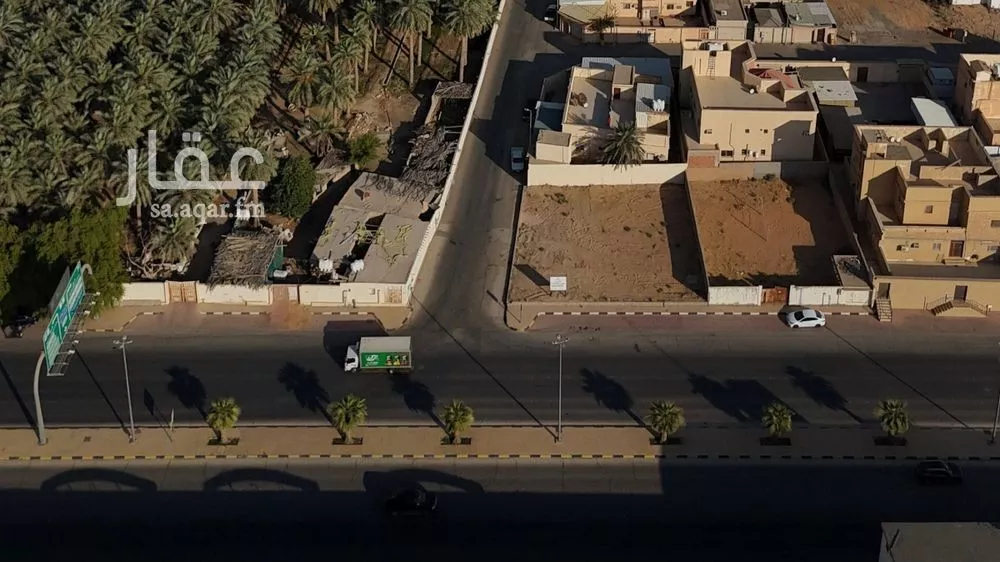 أرض للبيع في شارع طريق الملك عبدالعزيز, حي الصالحية, مدينة عنيزة, منطقة القصيم 1 صورة