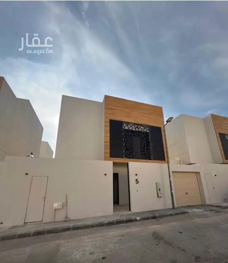 فيلا للبيع في شارع زيد بن أسامة, حي المعذر الشمالي, مدينة الرياض, منطقة الرياض 1 صورة