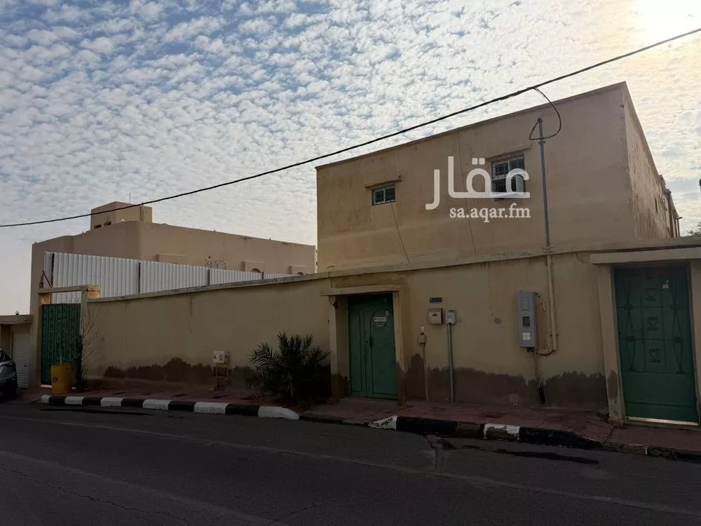 عمارة للبيع في شارع الجربوع, حي الديرة, مدينة البكيرية, منطقة القصيم 1 صورة
