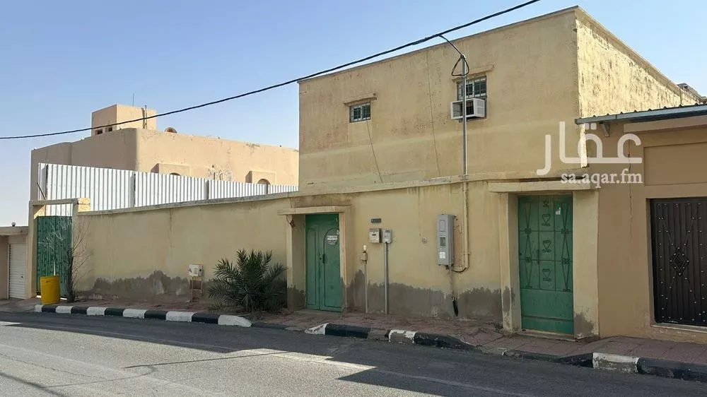 عمارة للبيع في شارع الجربوع, حي الديرة, مدينة البكيرية, منطقة القصيم 1 صورة