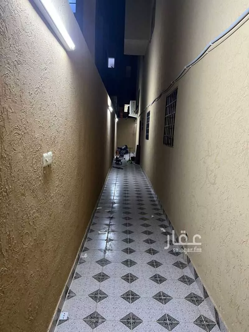 فيلا للبيع في شارع ابي العلاء الواسطي, حي الرمال, مدينة الرياض, منطقة الرياض 1 صورة