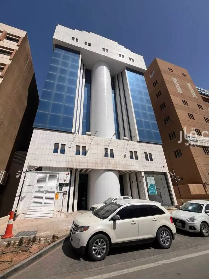 عمارة للإيجار في شارع مكة المكرمة الفرعي, حي العليا, مدينة الرياض, منطقة الرياض 1 صورة