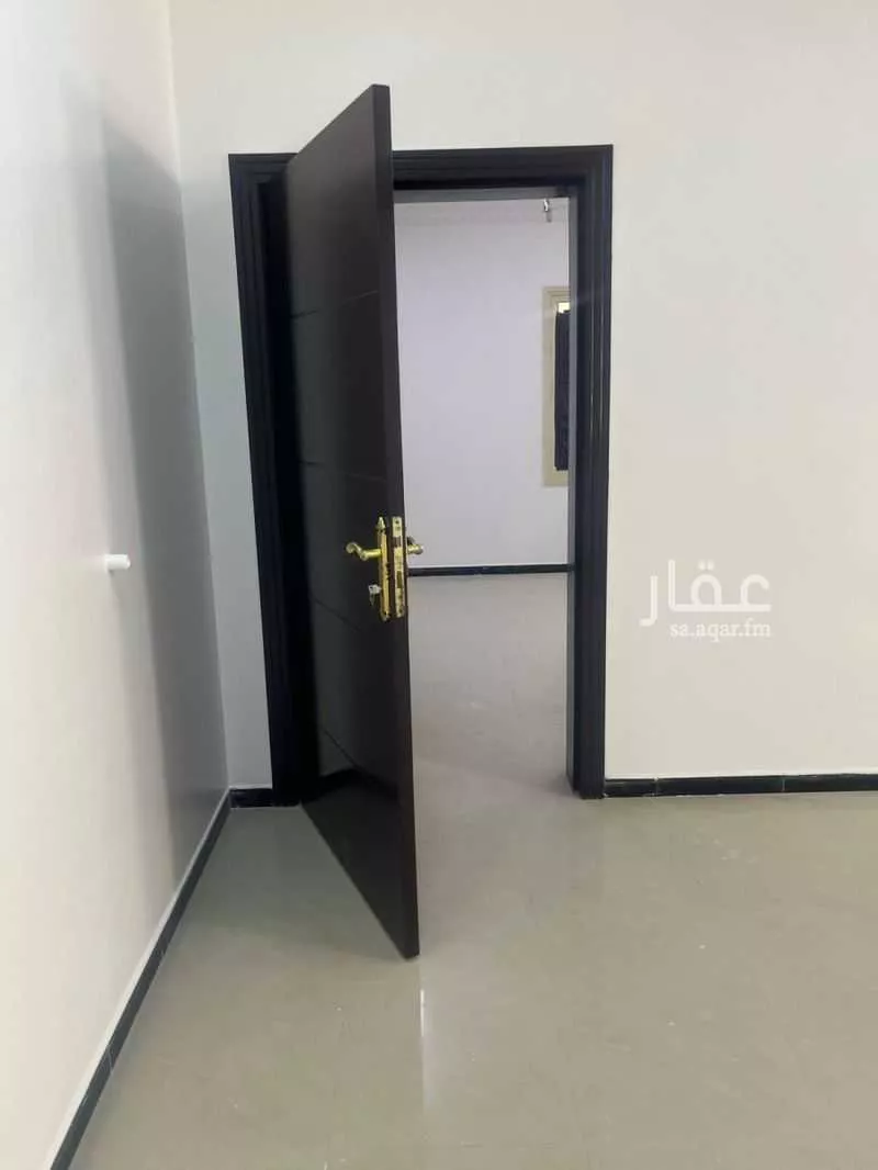عمارة للإيجار في شارع الملك عبدالله بن عبدالعزيز, حي منسوبي التعليم الأول, مدينة الاحساء, المنطقة الشرقية 1 صورة