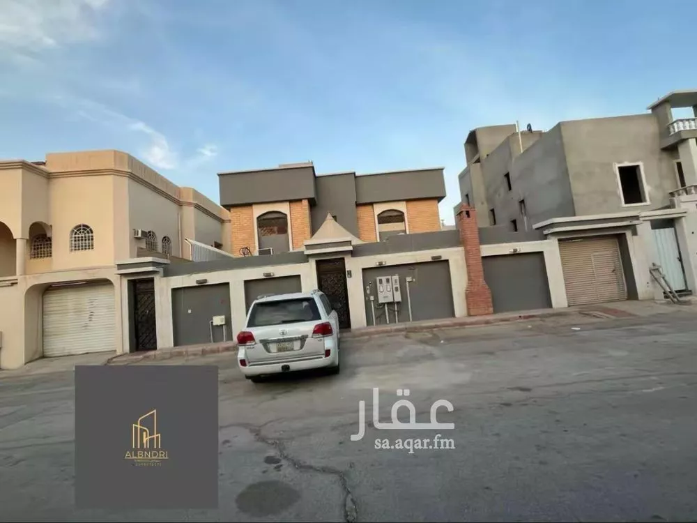 فيلا للبيع في شارع عبدالرزاق الجيلي, حي الملك فيصل, مدينة الرياض, منطقة الرياض 1 صورة