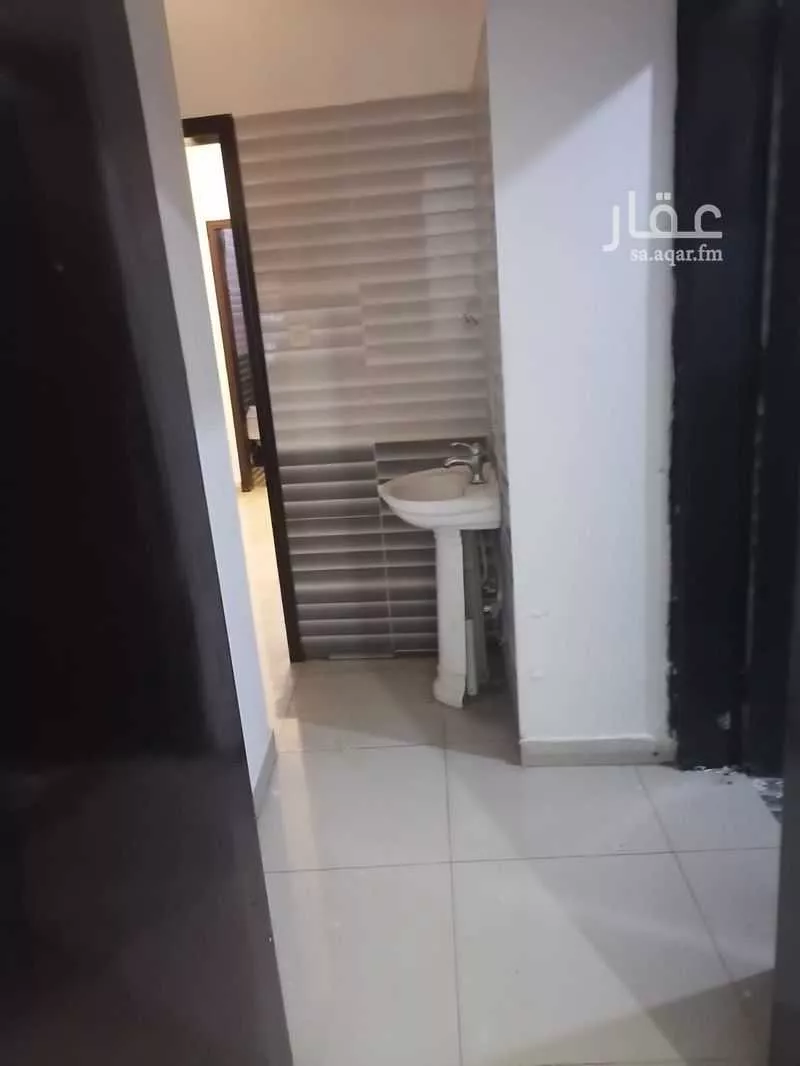 عمارة للإيجار في شارع أحمد بن عمر المزجد, حي السويدي, مدينة الرياض, منطقة الرياض 1 صورة