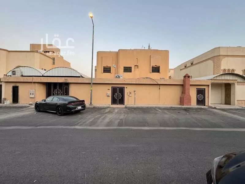 فيلا للبيع في شارع القعقاع بن توبة, حي شبرا, مدينة الرياض, منطقة الرياض 1 صورة
