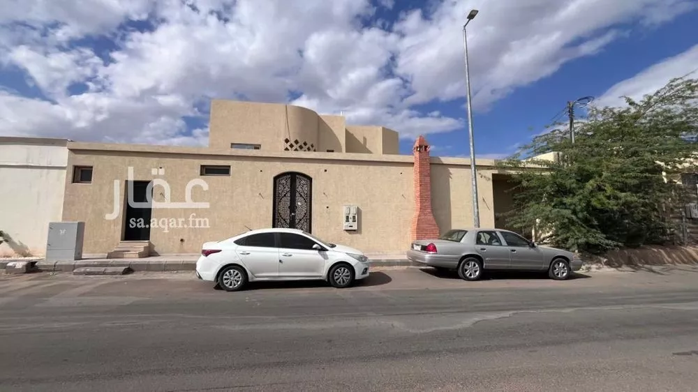 فيلا للبيع في شارع الرئيس بن عامر بن حصين الطائي, حي النقرة, مدينة حائل, منطقة حائل 1 صورة