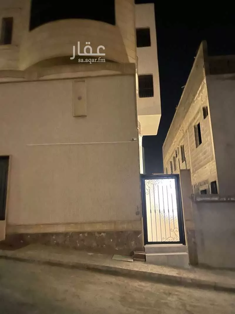 مستودع للإيجار في شارع عائذ بن عمرو ، حي درة المنسك ، الشرف ، منطقة عسير 1 صورة