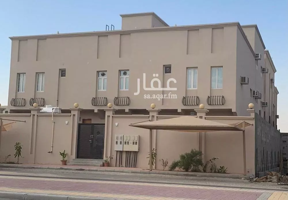 عمارة للبيع في شارع حي ج13 53, حي حي البساتين - بقيق, مدينة بقيق, المنطقة الشرقية 1 صورة