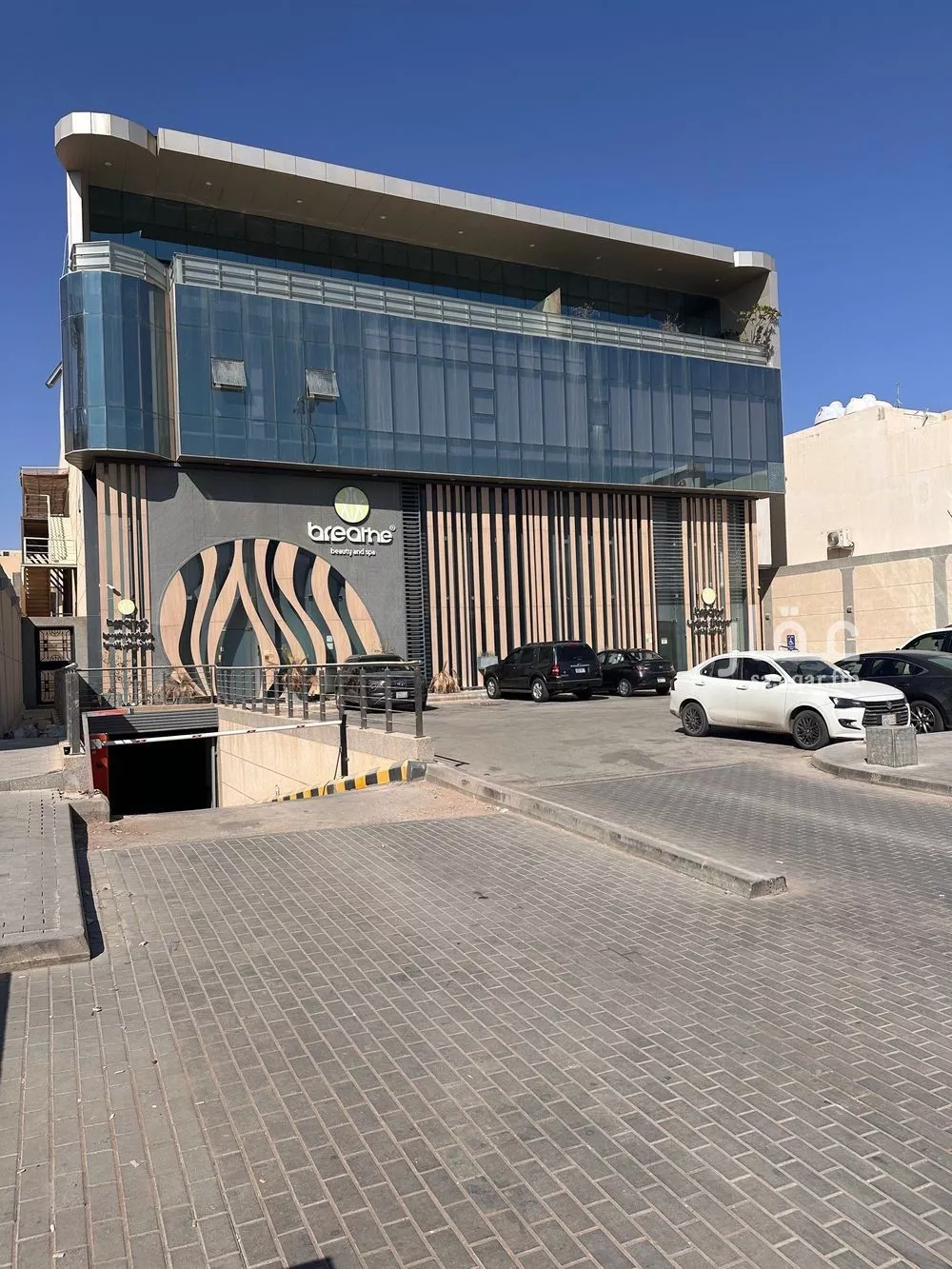 مكتب تجاري للإيجار في شارع انس بن مالك, حي الملقا, مدينة الرياض, منطقة الرياض 1 صورة