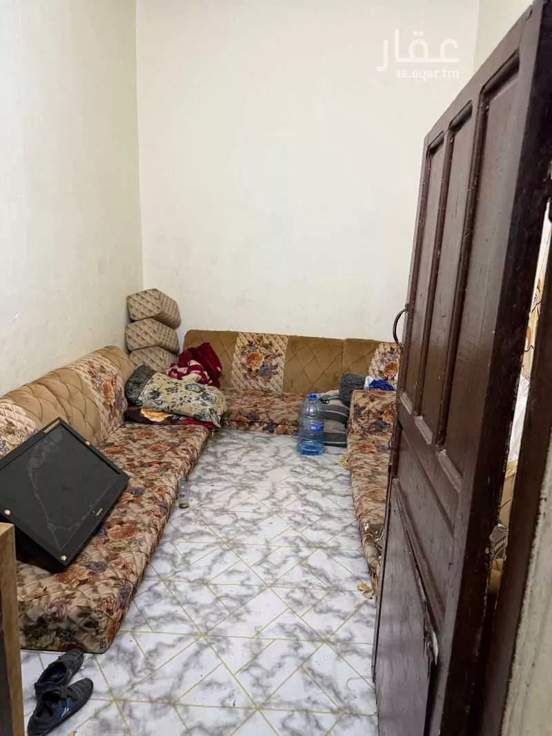 عمارة للبيع في شارع احمد التونسي, حي العود, مدينة الرياض, منطقة الرياض 1 صورة