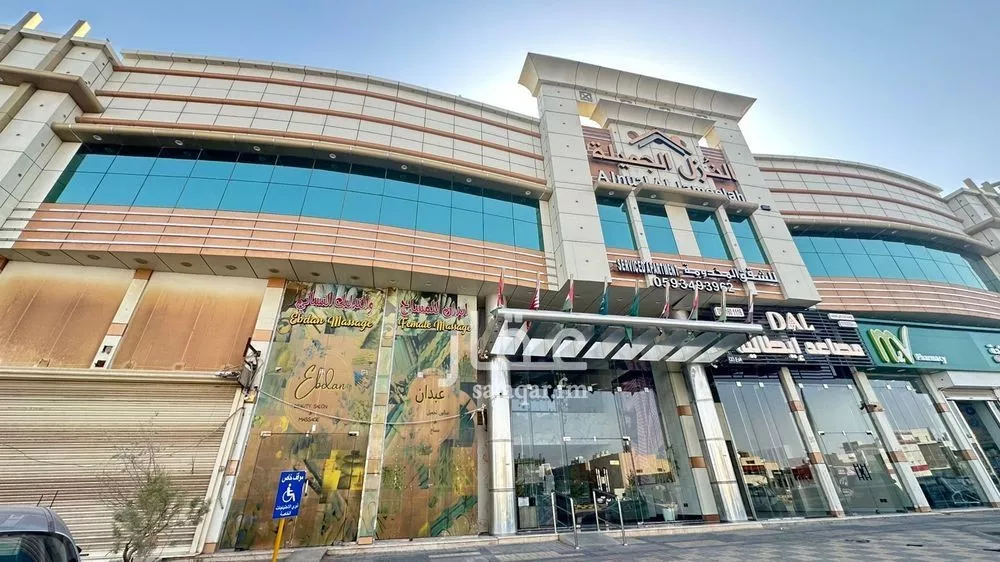محل للإيجار في شارع الشيخ حسن بن حسين بن علي, حي غرناطة, مدينة الرياض, منطقة الرياض 1 صورة