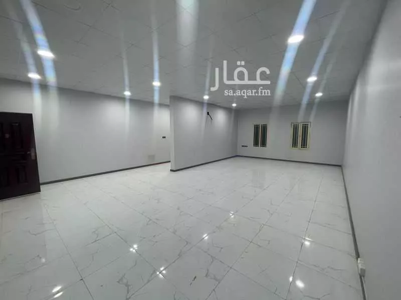 مكتب تجاري للإيجار في شارع ابي بكر الصديق الفرعي, حي المصيف, مدينة الرياض, منطقة الرياض 1 صورة