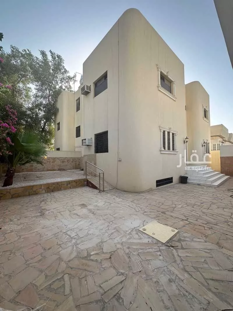 فيلا للبيع في شارع أبي جعفر الغرناطي, حي الورود, مدينة الرياض, منطقة الرياض 1 صورة