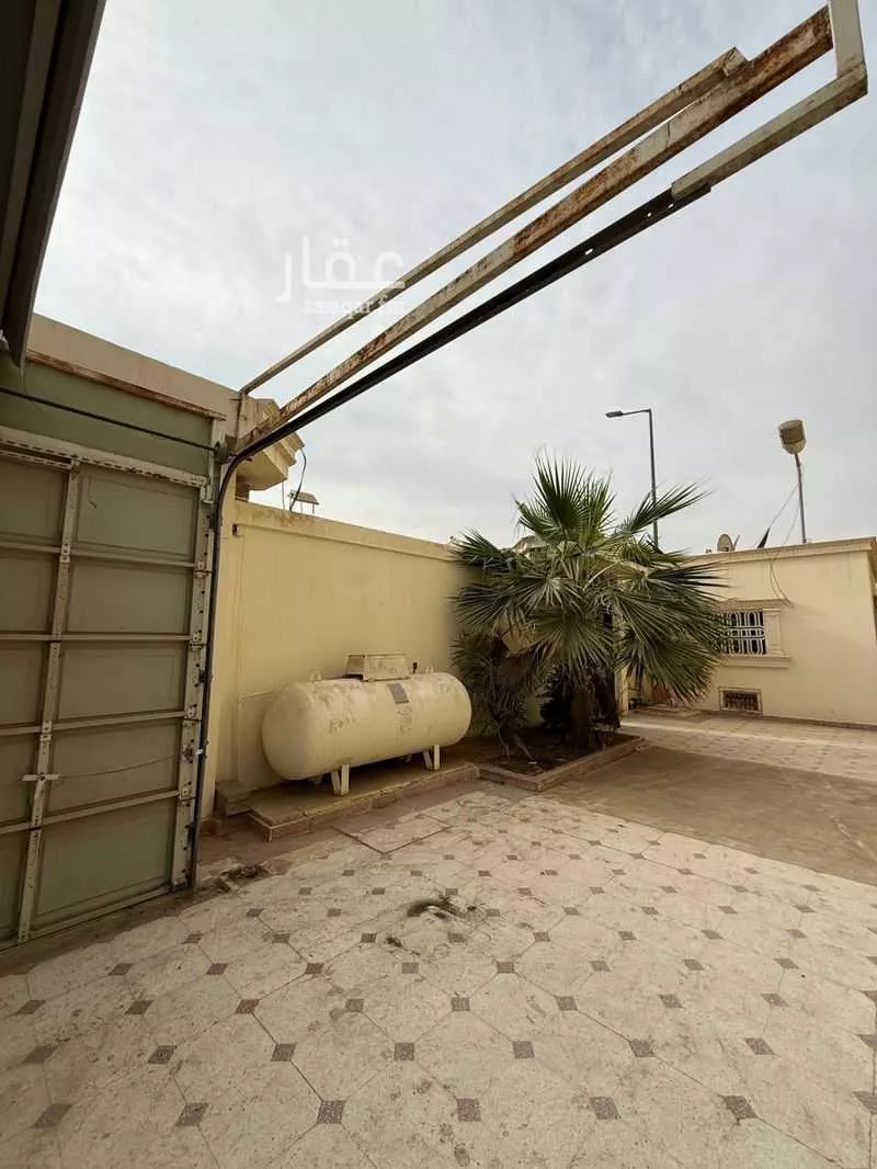 فيلا للبيع في شارع عبدالرحمن الظفري, حي الزهرة, مدينة الرياض, منطقة الرياض 1 صورة