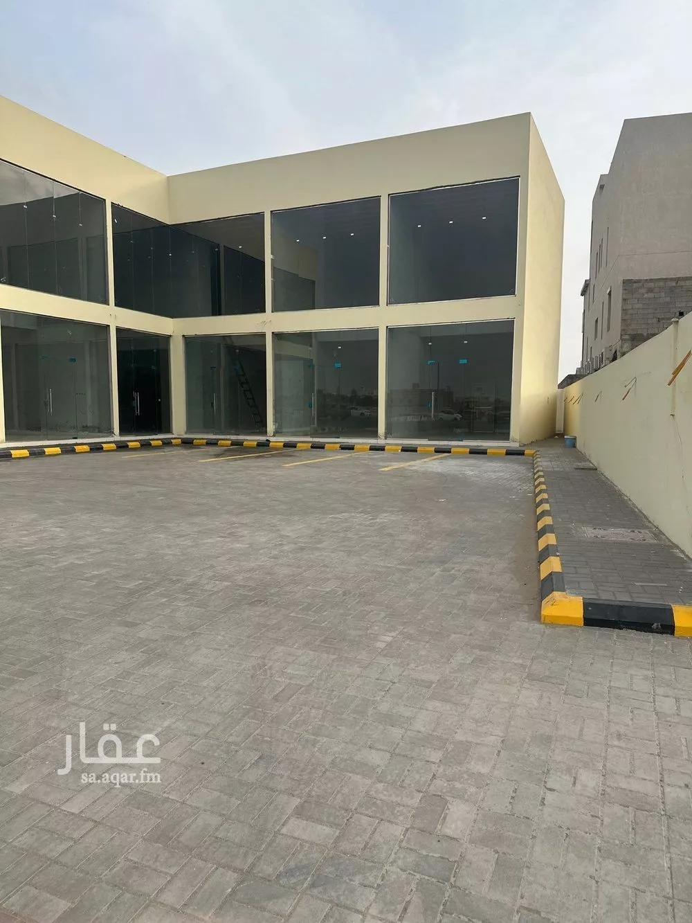 عمارة للإيجار في شارع سعود بن عبدالعزيز, حي الزمرد, مدينة جدة, منطقة مكة المكرمة 1 صورة