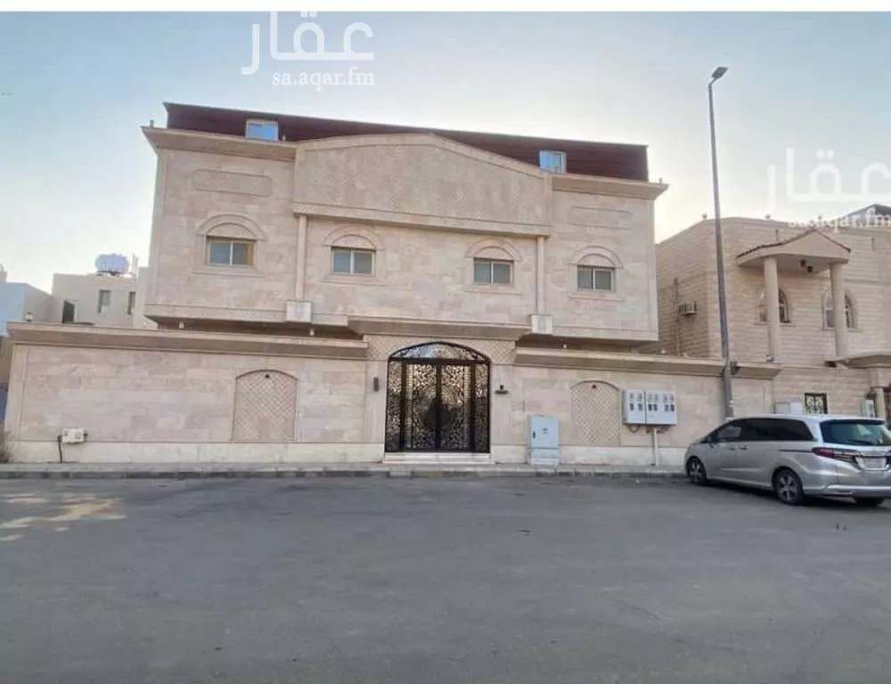 عمارة للبيع في شارع خالد بن مغيث, حي العيون, مدينة المدينه المنوره, منطقة المدينة المنورة 1 صورة