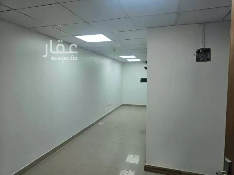 مكتب تجاري للإيجار في شارع ابي بكر الصديق الفرعي, حي المصيف, مدينة الرياض, منطقة الرياض 1 صورة