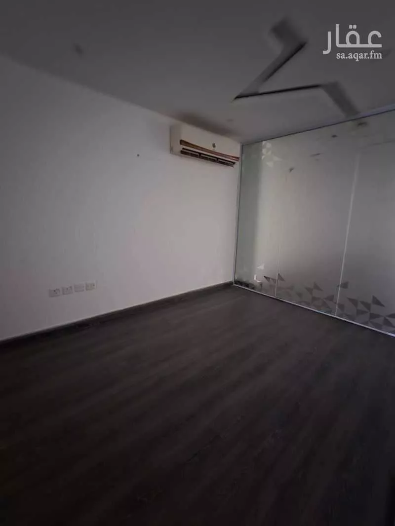 مكتب تجاري للإيجار في شارع ابي بكر الصديق الفرعي, حي المصيف, مدينة الرياض, منطقة الرياض 1 صورة