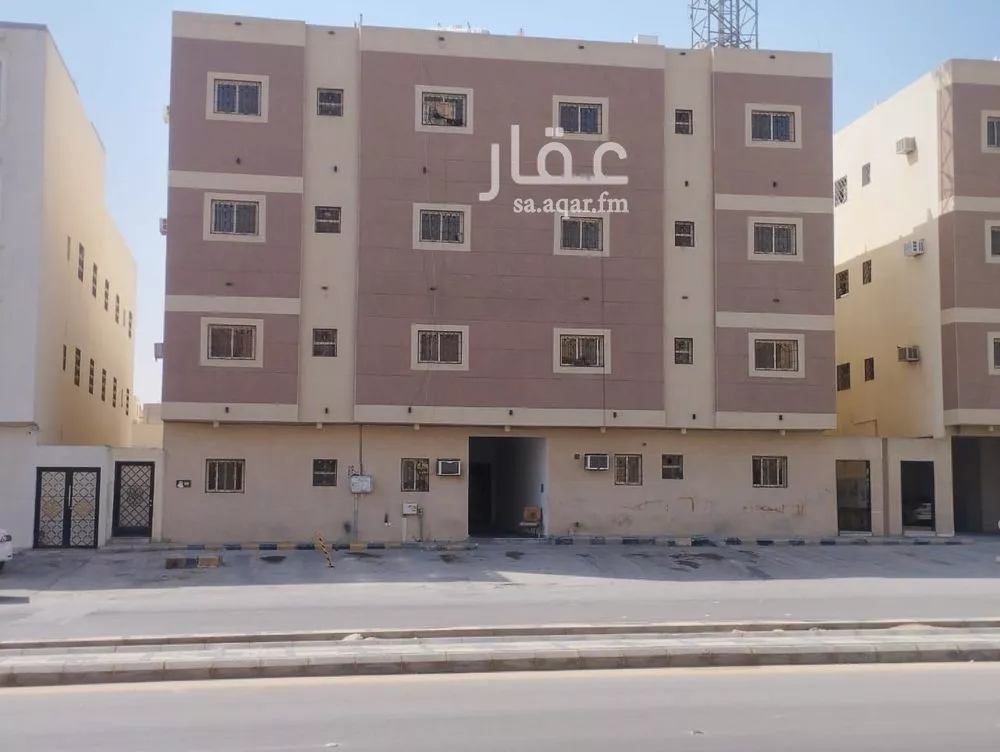 عمارة للبيع في شارع عبدالقادر الجزائري, حي الدار البيضاء, مدينة الرياض, منطقة الرياض 1 صورة