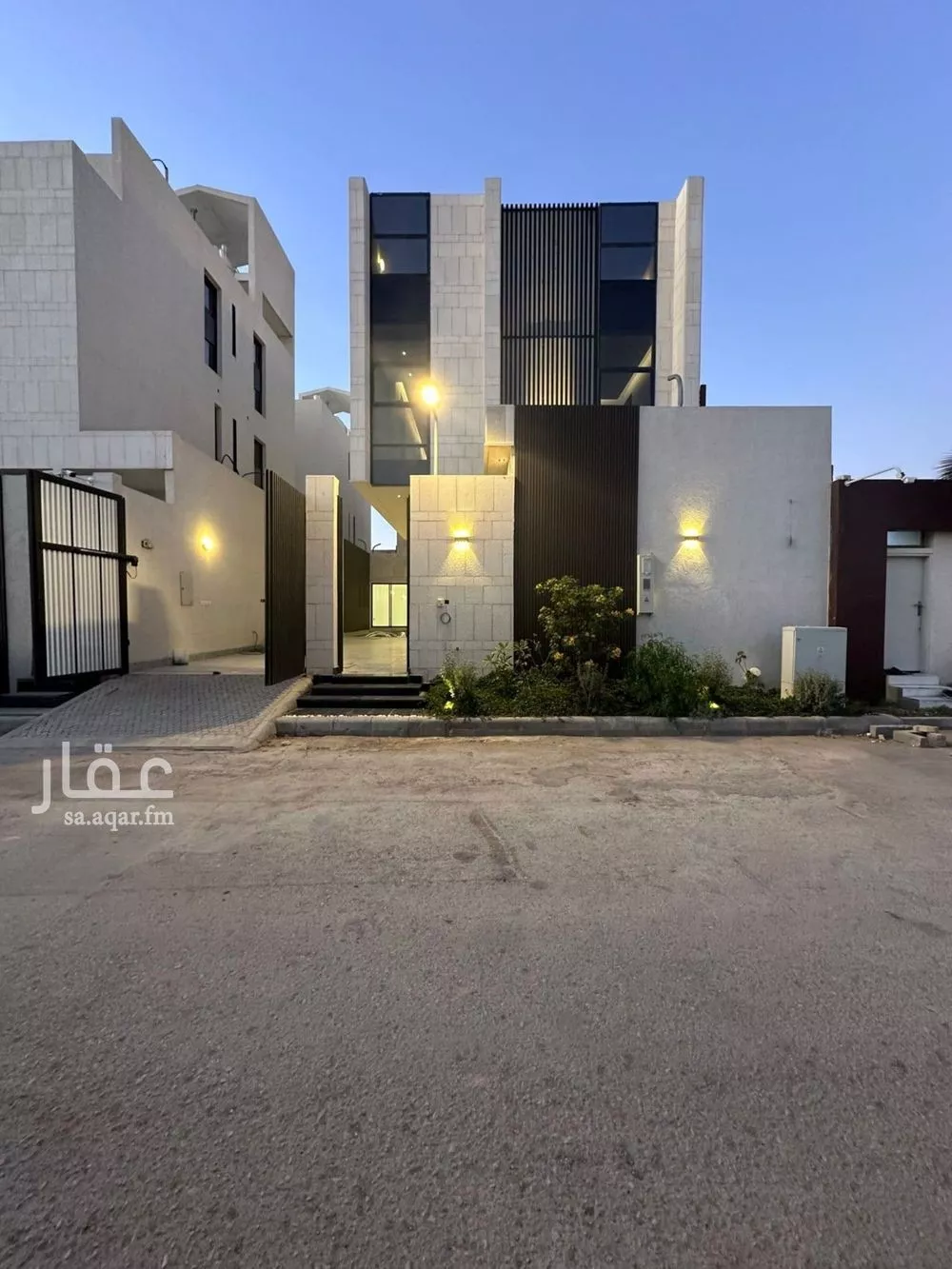 فيلا للبيع في شارع الحارث بن سليل, حي العارض, مدينة الرياض, منطقة الرياض 1 صورة