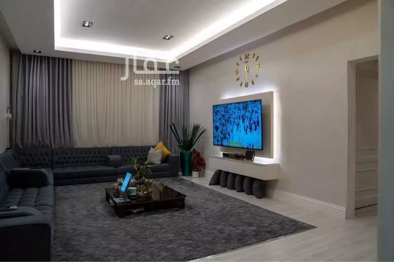 فيلا للبيع في شارع الطارف, العريجاء الغربية, الرياض 1 صورة