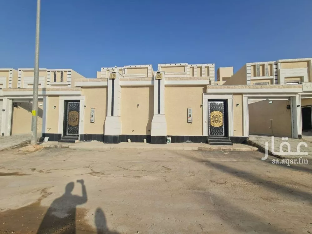 فيلا للبيع في شارع أبي عبدالله الصقلي, حي عكاظ, مدينة الرياض, منطقة الرياض 1 صورة