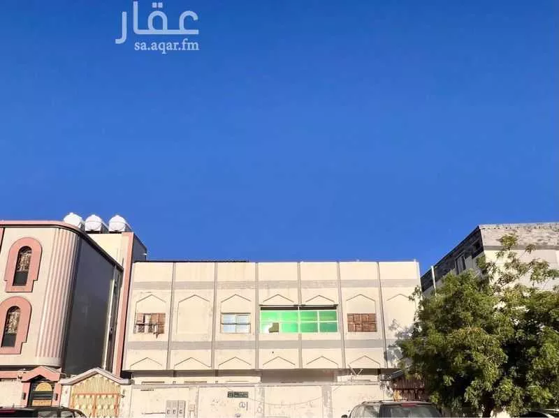 عمارة للبيع في شارع عبدالرحمن ابن عقبة االجهني, حي العزيزية, مدينة المدينه المنوره, منطقة المدينة المنورة 1 صورة