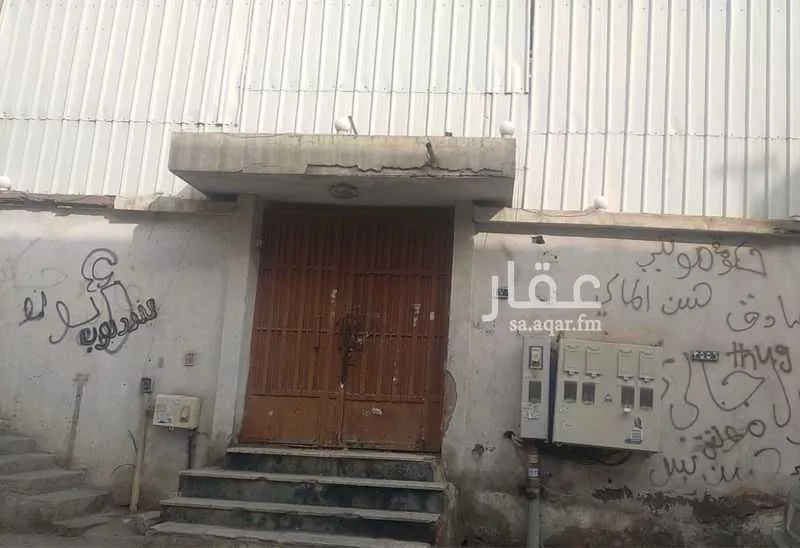 بيت للبيع في شارع حمزة بن محمد, حي منفوحة الجديدة, الرياض 1 صورة