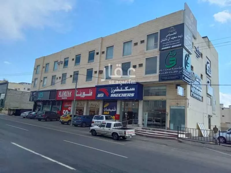 عمارة للإيجار في شارع صلاح الدين الايوبي, حي الظرفة, مدينة خميس مشيط, منطقة عسير 1 صورة