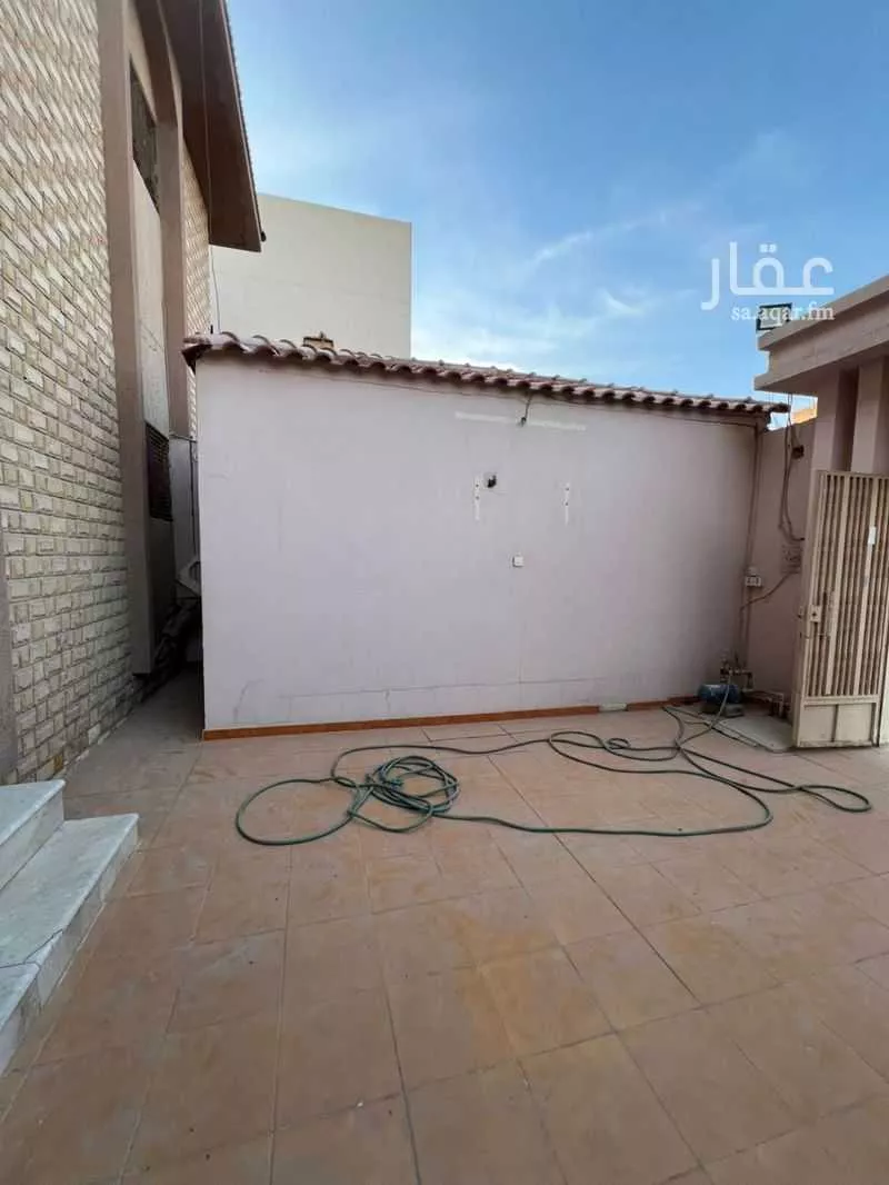 فيلا للبيع في شارع جزين, حي العزيزية, مدينة الرياض, منطقة الرياض 1 صورة